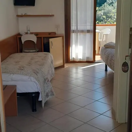 Dell'amicizia מלון 2*