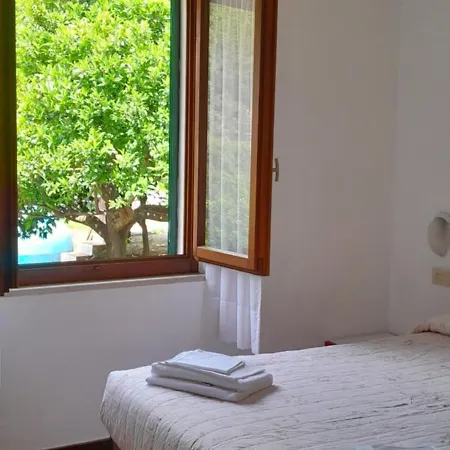 Dell'amicizia Otel